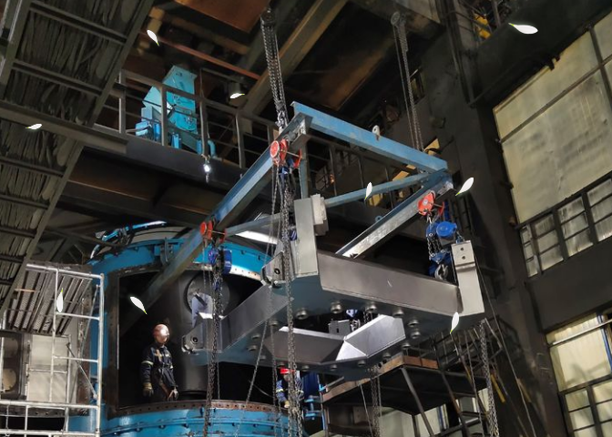 立式研磨機的大規(guī)模檢修離不開手拉葫蘆