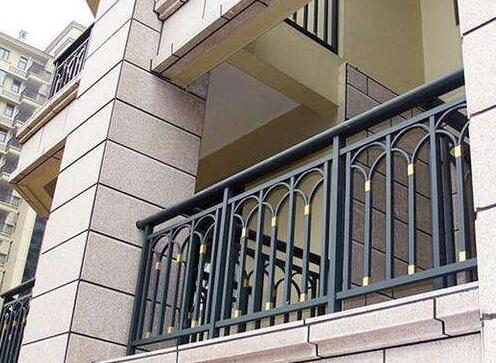 陽臺(tái)護(hù)欄安裝手拉葫蘆的應(yīng)用